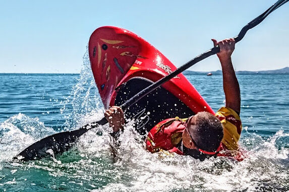 I consigli per lavorare come istruttore kayak: un’intervista con Emanuele Costa, istruttore della Federazione Italiana Canoa e Kayak.